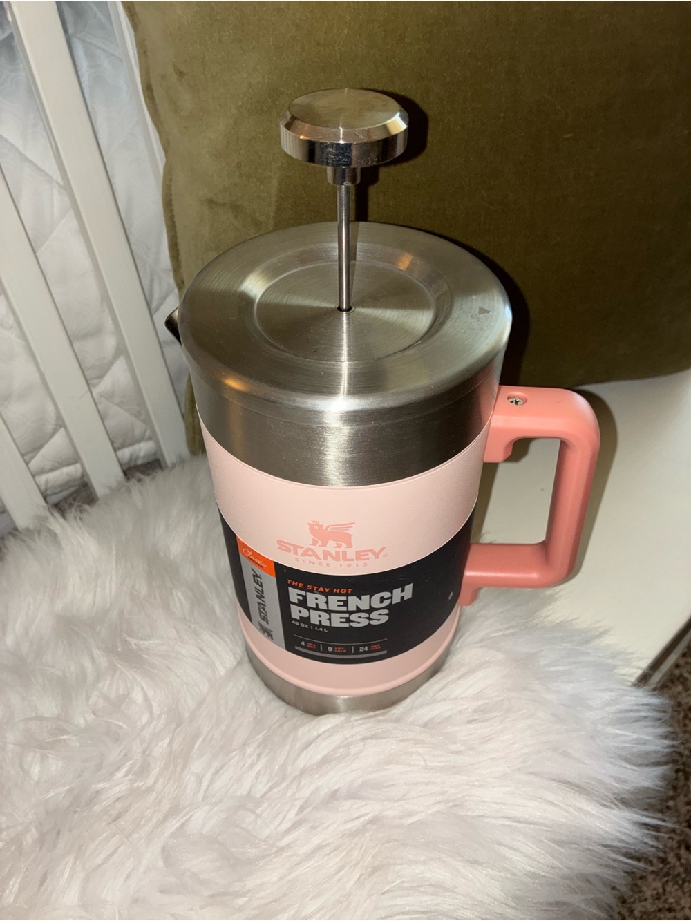 New Stanley The Stay Hot Classic Vacuum-Insulated French Press - 48 oz. - Picture 4 of 13